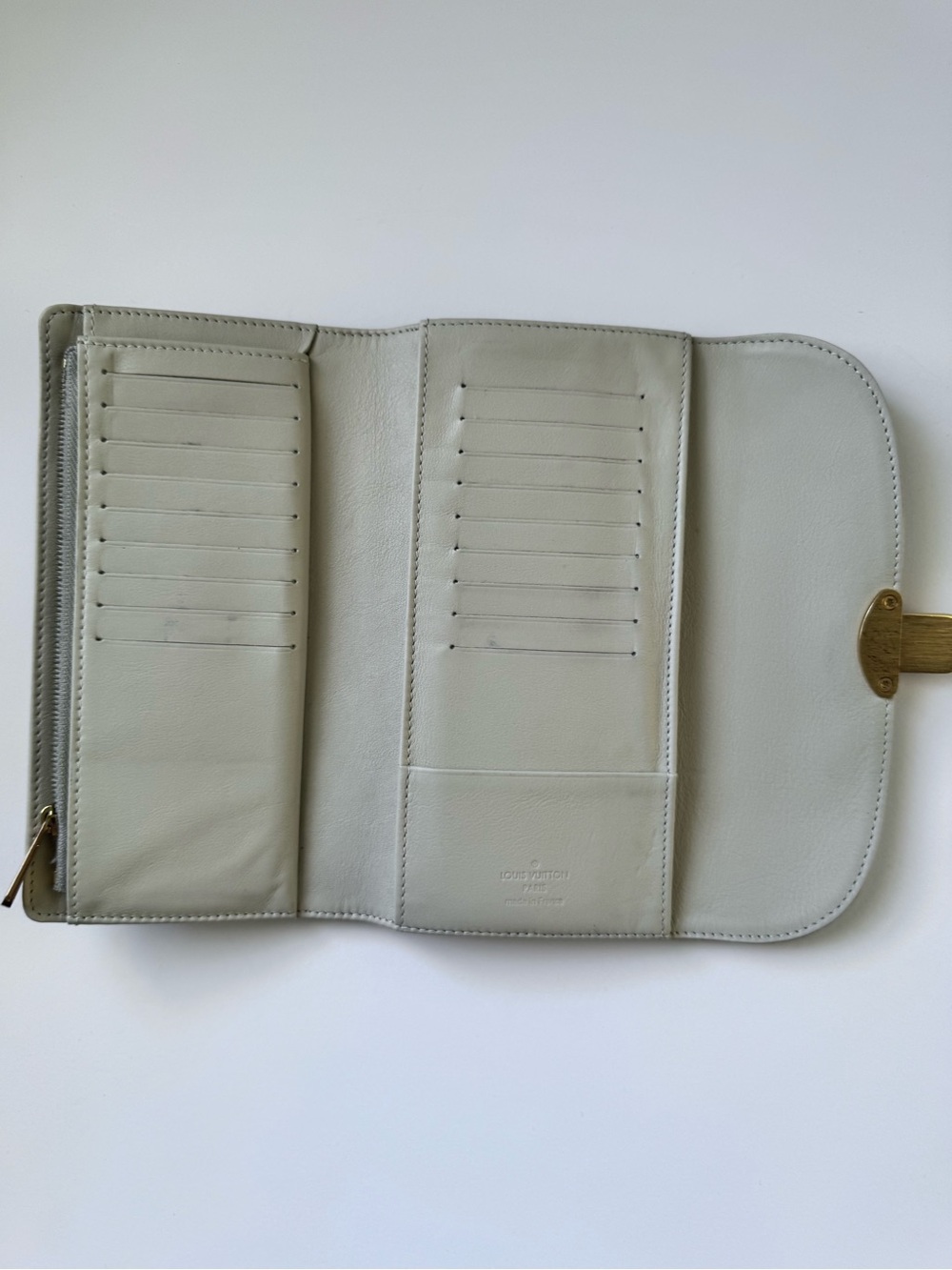 Louis Vuitton Gris Monogram Mahina Leather Amelia Wallet HYZ3EY - Picture 9 of 9